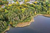 Luftaufnahme von links - Baugrundstück mit Waldbestand am Großen Schauener See