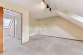 Toller Raum unter dem Dach - 