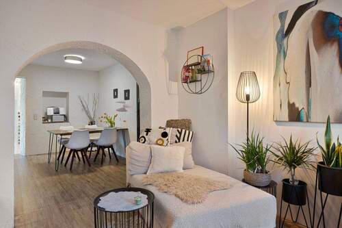 Wohnzimmer mit Blick Essbereich Erdgeschoss - Mehrfamilienhaus, Wohnhaus mit 143,00 m&sup2; in Hürth zum Kaufen