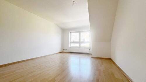 Wohnzimmer - Etagenwohnung mit 71,20 m&sup2; in Chemnitz zum Kaufen