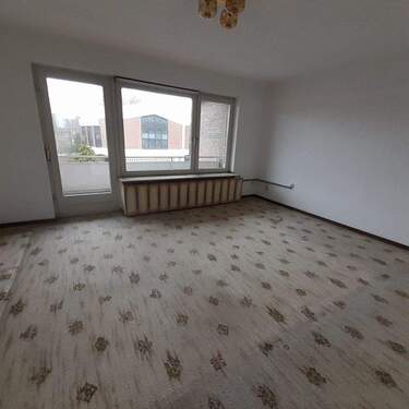 Wohnzimmer mit Balkon - 