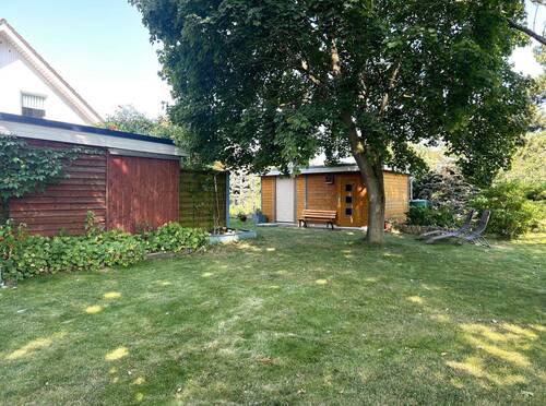 Garten mit kleinem Ferienparadies - 