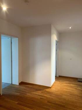 Durchgang zum Bad, Schlafzimmer und Kinderzimmer - 