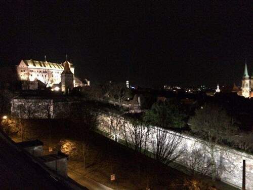 Burgblick bei Nacht - 4 Zimmer Etagenwohnung in Nürnberg