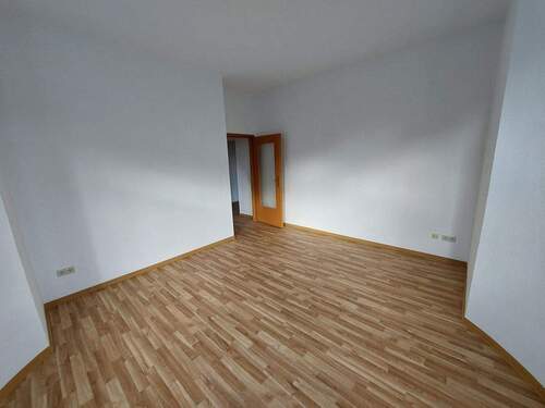 das Wohnzimmer - 2 Zimmer Etagenwohnung in Hartha