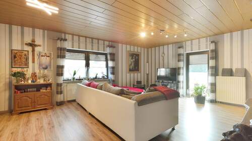 Wohnzimmer Neubau - 1 Zimmer Einfamilienhaus in Oberthulba