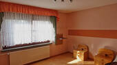 großes Zimmer im EG - 