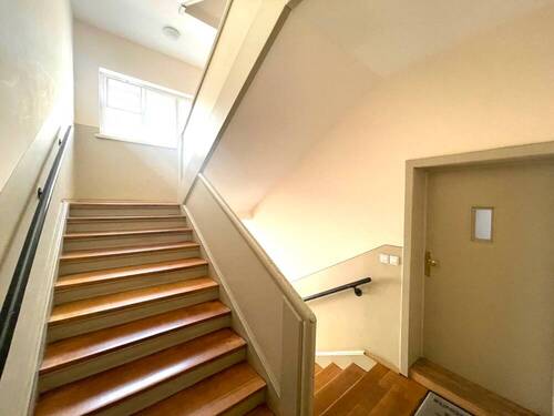 Treppenhaus - 3 Zimmer Etagenwohnung zum Kaufen in Leipzig / Stötteritz