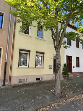 Hauptansicht - Saniertes Einfam. Reihenhaus in Bernburg (ruhige Lage)