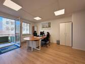 Zimmer 1 - Saniertes Büro mit 4 Zimmern, großem Balkon und Aufzug!