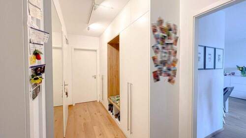 Flur - Übernahme Einbauschrank gegen Ablöse möglich - 