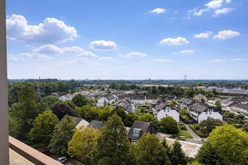 Blick aus Wohnung - 4 Zimmer Etagenwohnung zum Kaufen in Ratingen