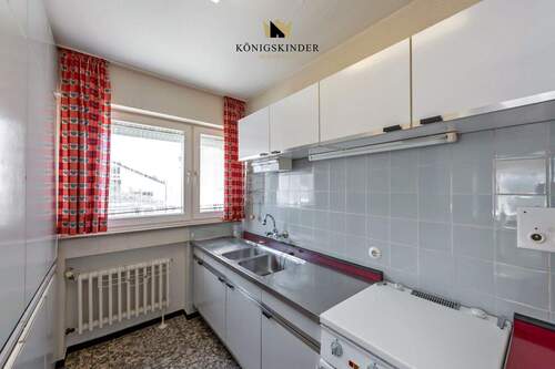 Küche kann ohne großen Aufwand zu einer offen Wohn,-Ess,-Küche umgestaltet werden - 