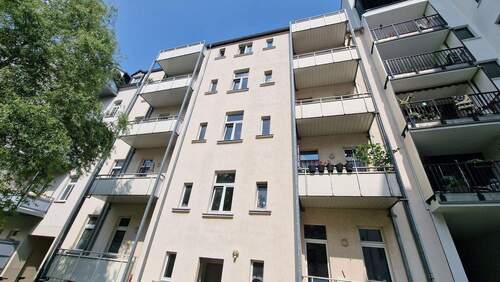 Gebäuderückseite - 2 Zimmer Etagenwohnung zum Kaufen in Chemnitz
