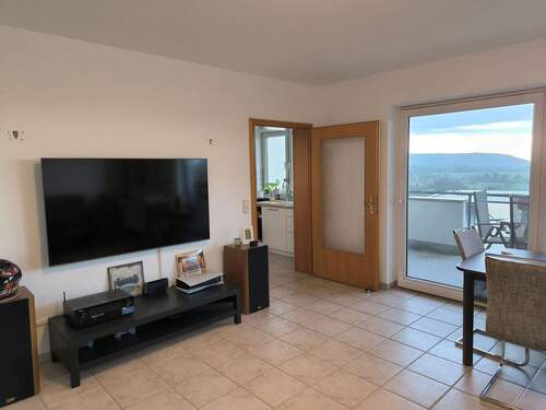 Wohnzimmer mit Balkon - 