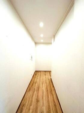 Diele - 3 Zimmer Etagenwohnung zum Kaufen in Saarbrücken / Sankt Johann