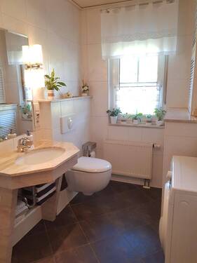 Duschbad mit Fußbodenheizung (EG) - 