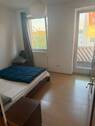Schlafzimmer mit Zugang zum Balkon.jpg - 