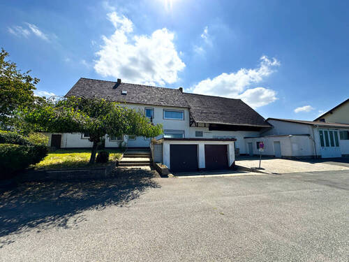 Straßenansicht - 1 Zimmer Mehrfamilienhaus, Wohnhaus zum Kaufen in Neustadt bei Coburg / Weimersdorf