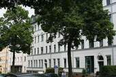 Hausansicht - ! Zeißstr.- Tolle 2-Raum zum Wohlfühlen!