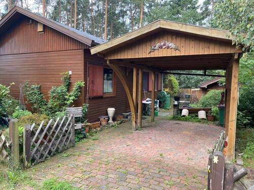 Blick von der Straße / Carport - 