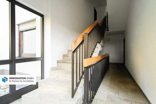 Treppenhaus - 2 Zimmer Etagenwohnung zum Kaufen in Seukendorf