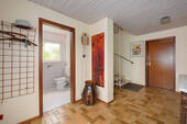 Flur und Gäste-WC UG - 7 Zimmer Einfamilienhaus in Pfinztal / Söllingen