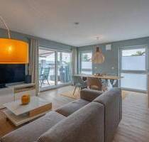 Gaienhofen-Horn: Hochwertige 3-Zimmer ETW mit 2 Carport-Plätzen EBK - Energieklasse A - frei