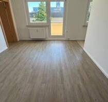 2 Monate kaltmietfrei ! Mit dem Aufzug ins 2.OG - Südbalkon - helle Zimmer u.v.m. - Chemnitz Kappel