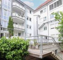Sofort bezugsfrei und zentral: Gepflegte 2-Zimmer-Wohnung mit Balkon,Aufzug und TG-Stellplatz - Ludwigsburg Mitte