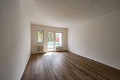 Wohnzimmer - Zugang zum Balkon - 