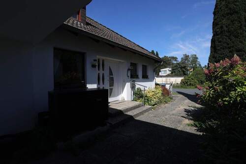 Eingangsbereich - 6 Zimmer Einfamilienhaus zum Kaufen in Burgdorf