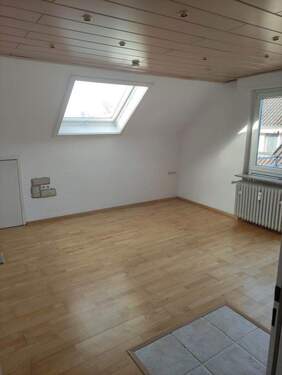 Wohnen 1 - 3-Zimmer-DG Wohnung in guter Lage mit Aussicht