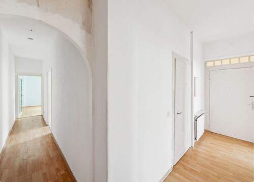 Diele mit vielen Abstellflächen ähnlich - 