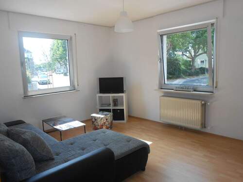 Das helle Wohnzimmer (2).JPG - Gut geschnittene 3 Zi. Whg. mit Duschbad, nahe Bahnhof!