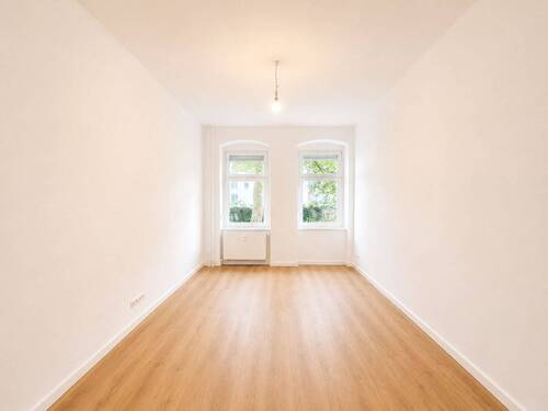 Wohnzimmer - Helle 2-Zimmer-Wohnung mit Einbauküche in Berlin-Alt-Treptow