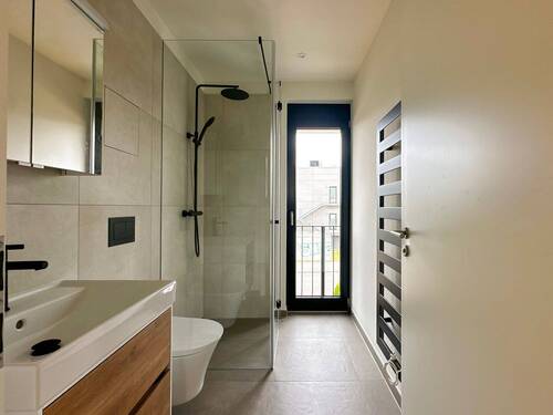 Gäste-WC mit Dusche - 
