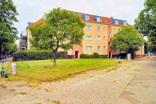 Strassenansicht - Vermietet! Erstklassige Wohnung in hervorragender Lage von Tempelhof!