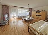 Wohnzimmer OG - 6 Zimmer Mehrfamilienhaus, Wohnhaus in Kolbermoor