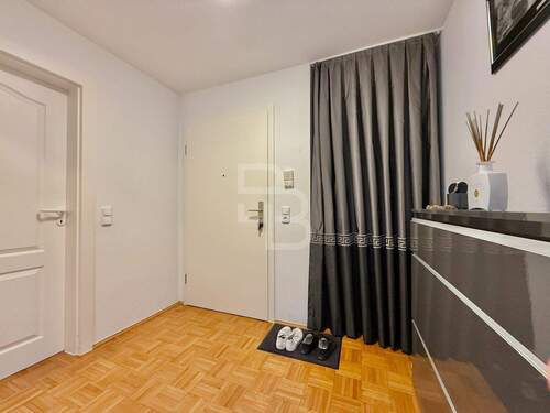 Eingangsbereich mit Abstellkammer - 