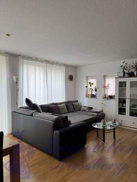 Wohnzimmer 1.1 - Schöne 3 ZKB mit Terrasse in zentraler Lage