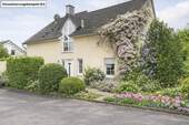 freistehendes EFH in voller Blütenpracht - 6 Zimmer Einfamilienhaus zum Kaufen in Leichlingen