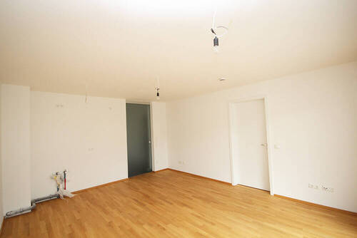 Blick Richtung Kochen (hier noch ohne Küche) - 2 Zimmer Etagenwohnung in Neumarkt in der Oberpfalz