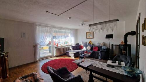 Wohnzimmer mit Zugang zur Terrasse - 