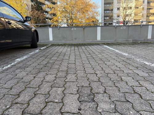 u. dazugehöriger Kfz-Stellplatz - 