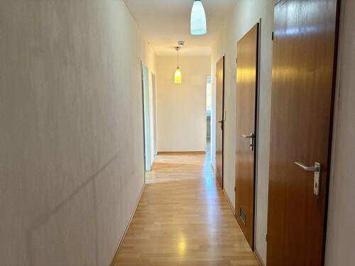 Flur - 4 Zimmer Etagenwohnung zum Kaufen in Erlangen