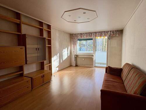 Wohnen m. Blick Richtung Balkon - 4 Zimmer Etagenwohnung in Erlangen