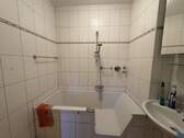 Bad mit Wanne - 