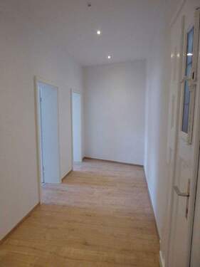 Flur mit Deckenspots - 