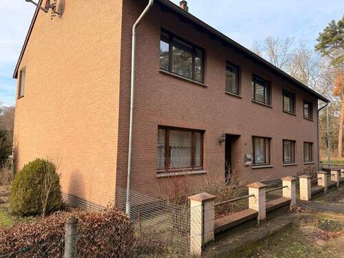 Ansicht Straße - 1 Zimmer Mehrfamilienhaus, Wohnhaus zum Kaufen in Hassel (Weser)